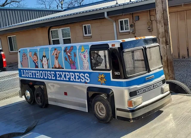 Full graphics on a small bus.